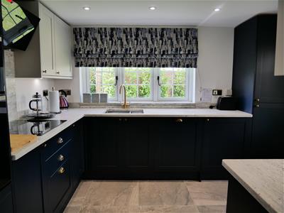 FITTED KITCHEN